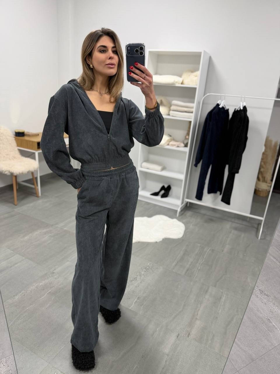 Ensemble en velours côtelé doux pour femmes avec veste à capuche courte et pantalon confortable Echo Archiv