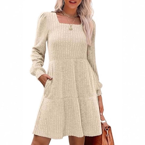 Robe Minikleid A‑Ligne Tricotée pour Femmes avec Décolleté Carré, Jupe à Volants et Poches Latérales