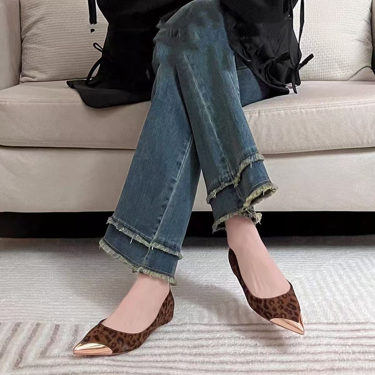 Ballerines élégantes pour femmes à bout pointu avec surface brillante R&B