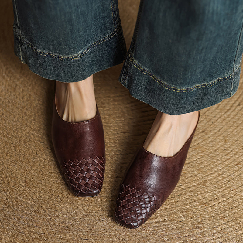 Alessira | Pantoufles en cuir classiques à bout fermé