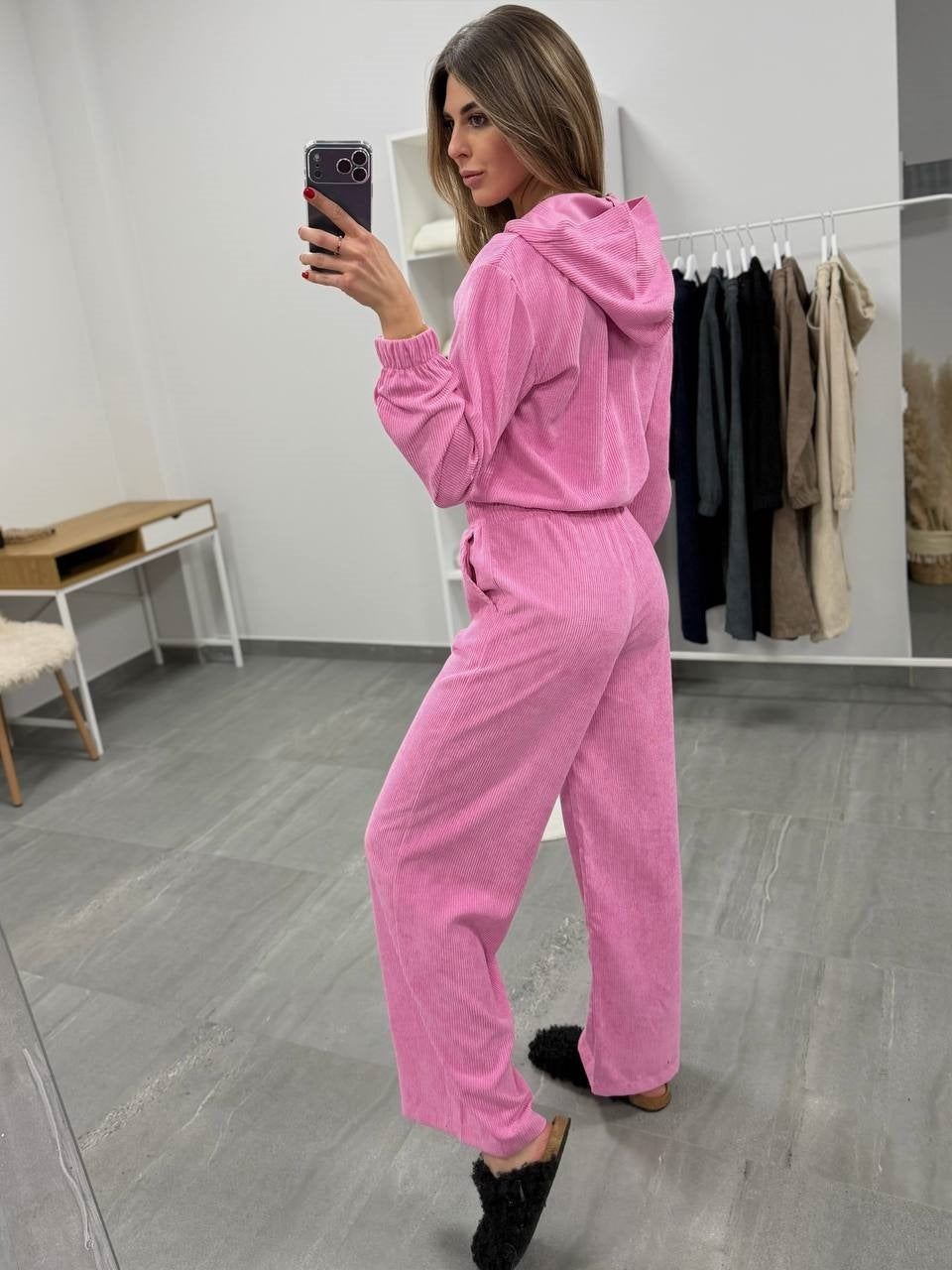 Ensemble en velours côtelé doux pour femmes avec veste à capuche courte et pantalon confortable Echo Archiv