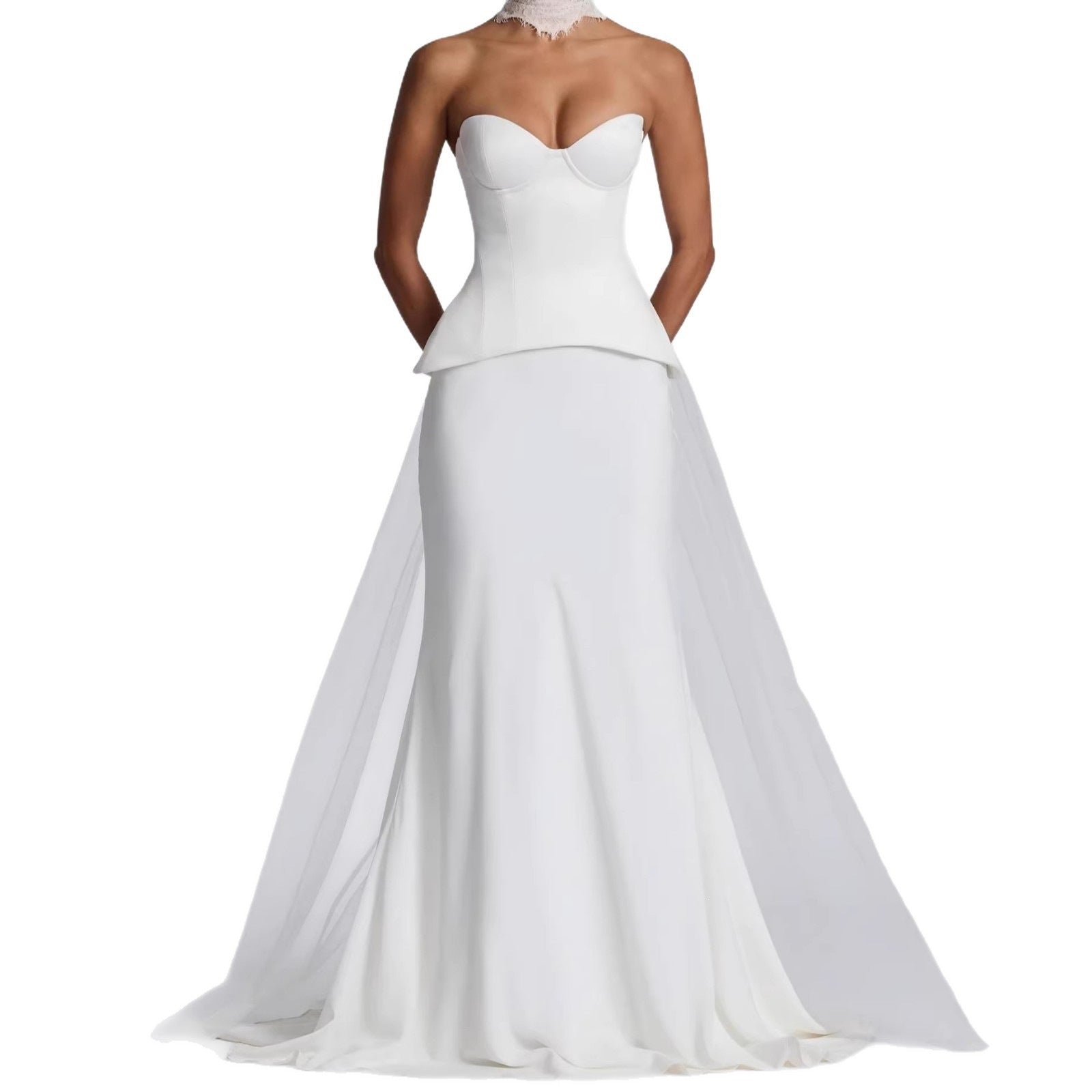 Robe de mariée ajustée pour femmes avec silhouette peplum R&B