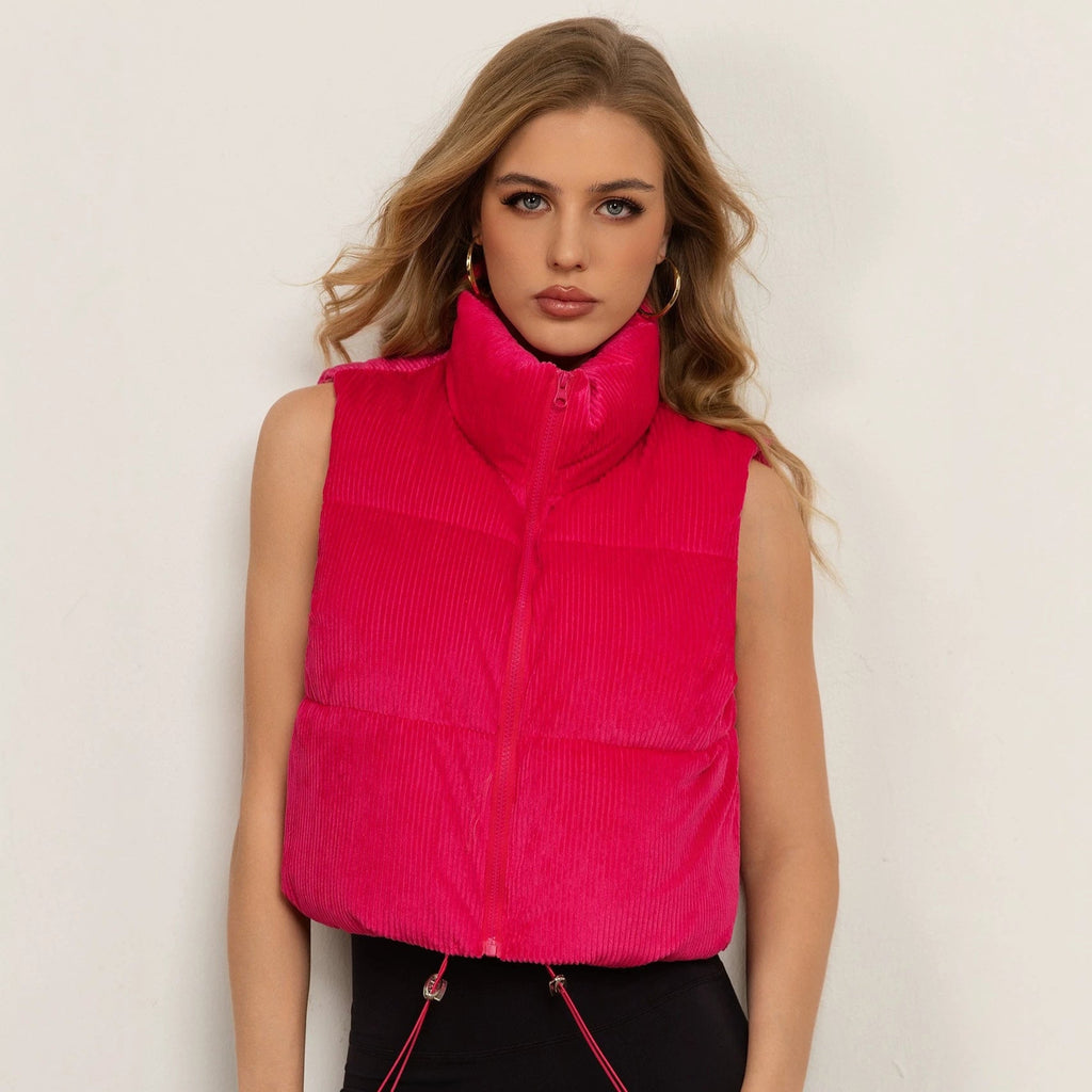 Gilet boxy en corduroy matelassé pour femmes avec col montant volumineux et cordon de serrage ajustable Echo Archiv