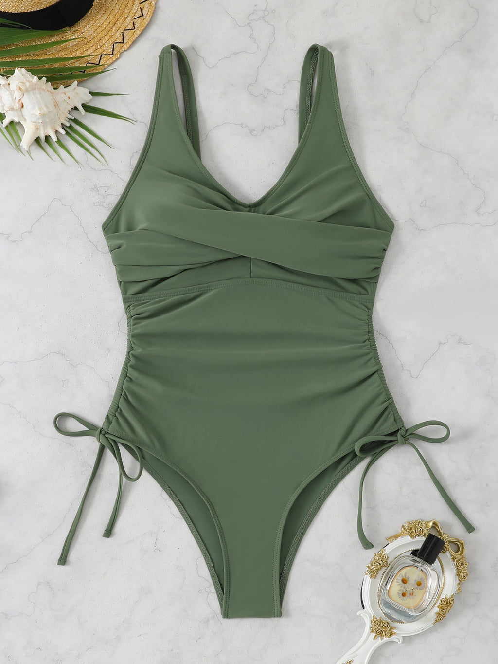 Maillot de bain une pièce de qualité supérieure pour femmes avec un design enveloppant flatteur R&B