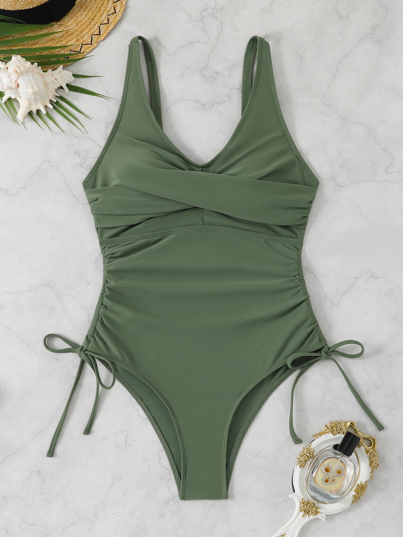 Maillot de bain une pièce de qualité supérieure pour femmes avec un design enveloppant flatteur R&B