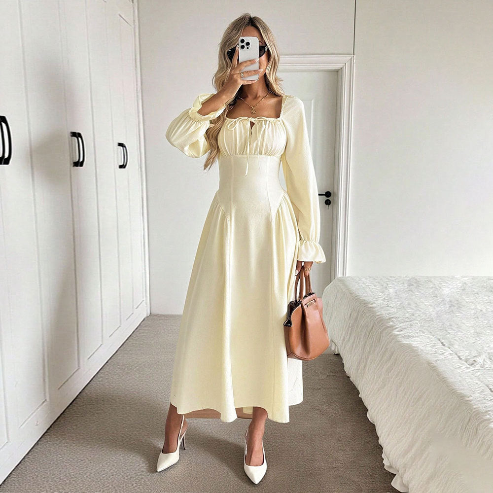 Robe midi romantique pour femmes avec taille corset, décolleté carré et manches volumineuses Echo Archiv