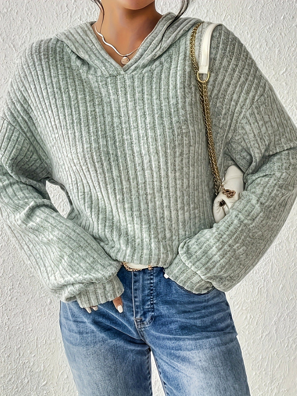 Pull à capuche côtelé pour femmes avec silhouette cropped décontractée Echoarchiv