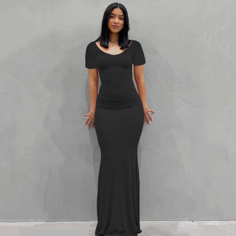 Robe maxi en jersey ajustée pour femmes avec drapés cintrés, manches longues et ourlet évasé Echoarchiv