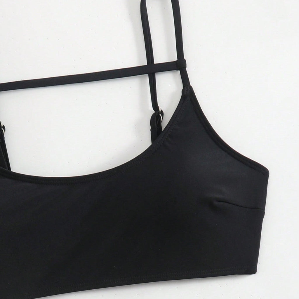 Ensemble bikini triangle femme avec coupe innovante et bretelles réglables R&B