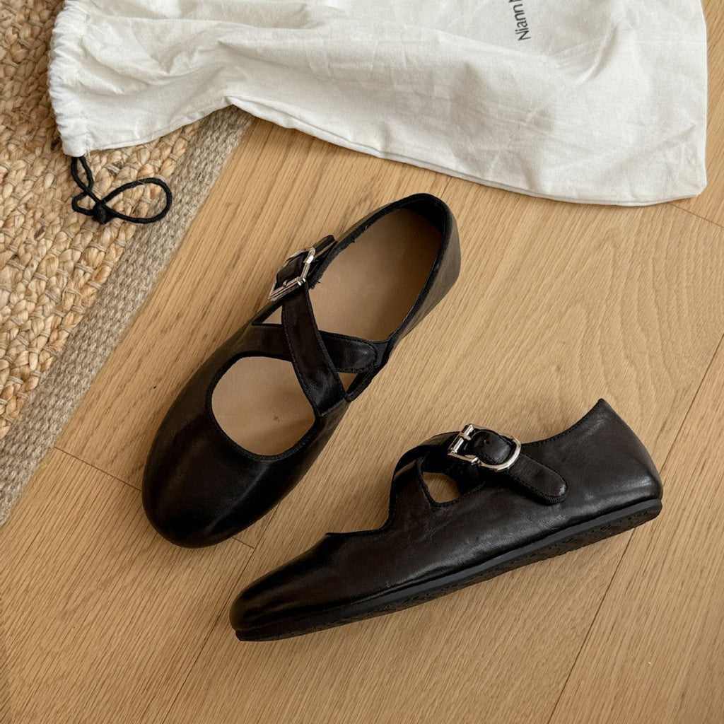 Ballerines élégantes pour femmes avec une bride tendance et une surface en cuir de haute qualité R&B