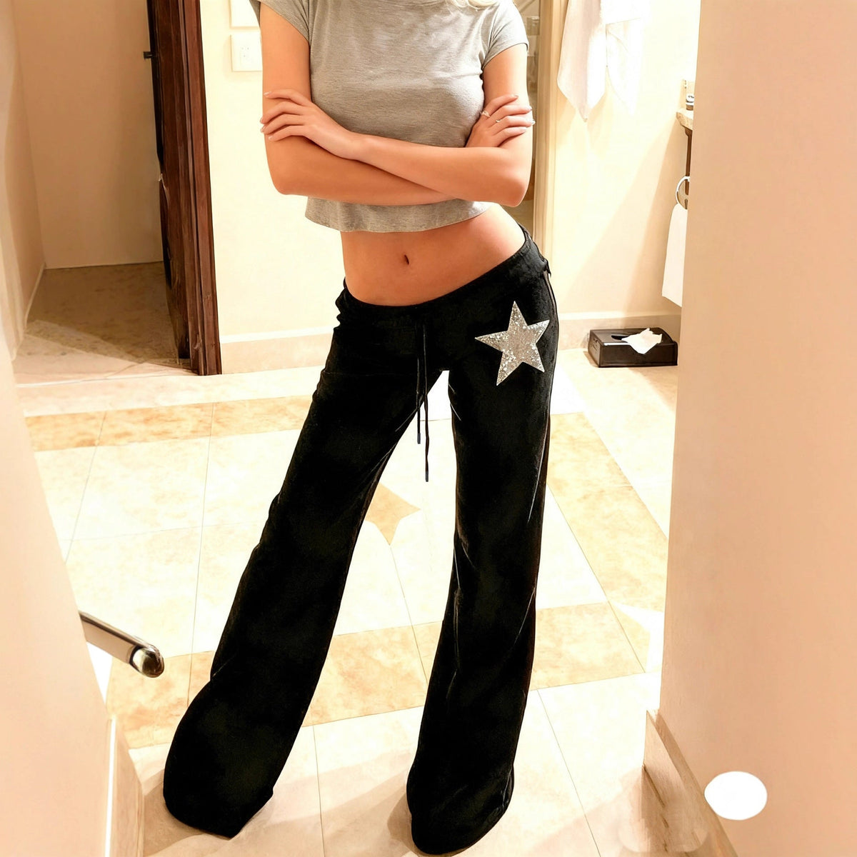 Pantalon en velours pour femmes avec jambe large, taille élastique et application étoile en sequins Echo Archiv