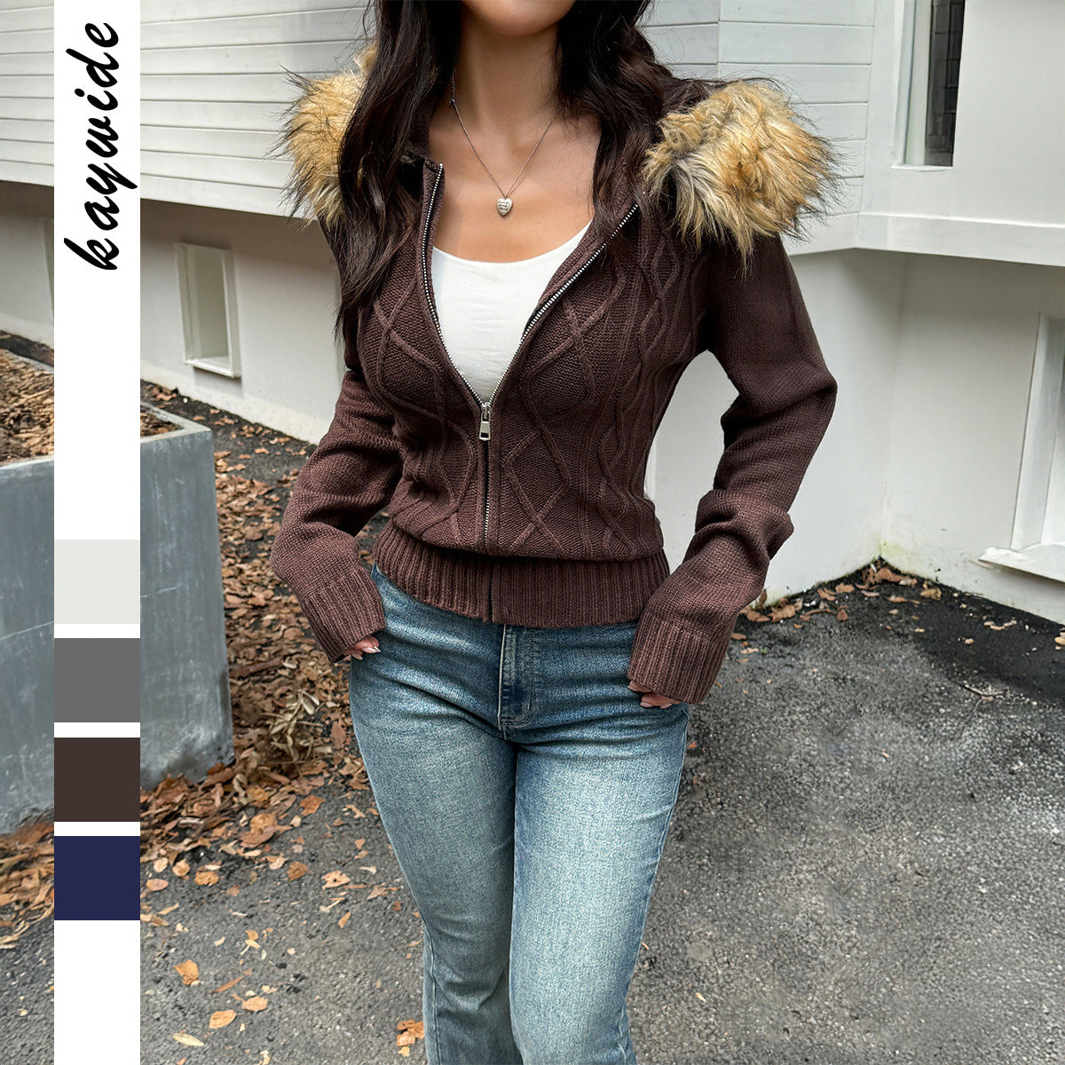 Veste en tricot à motif torsadé cintrée pour femmes avec fermeture éclair intégrale et capuche en fausse fourrure amovible Echo Archiv