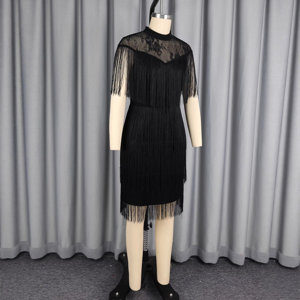 Robe femme avec des détails à franges et un élégant insert en dentelle R&B