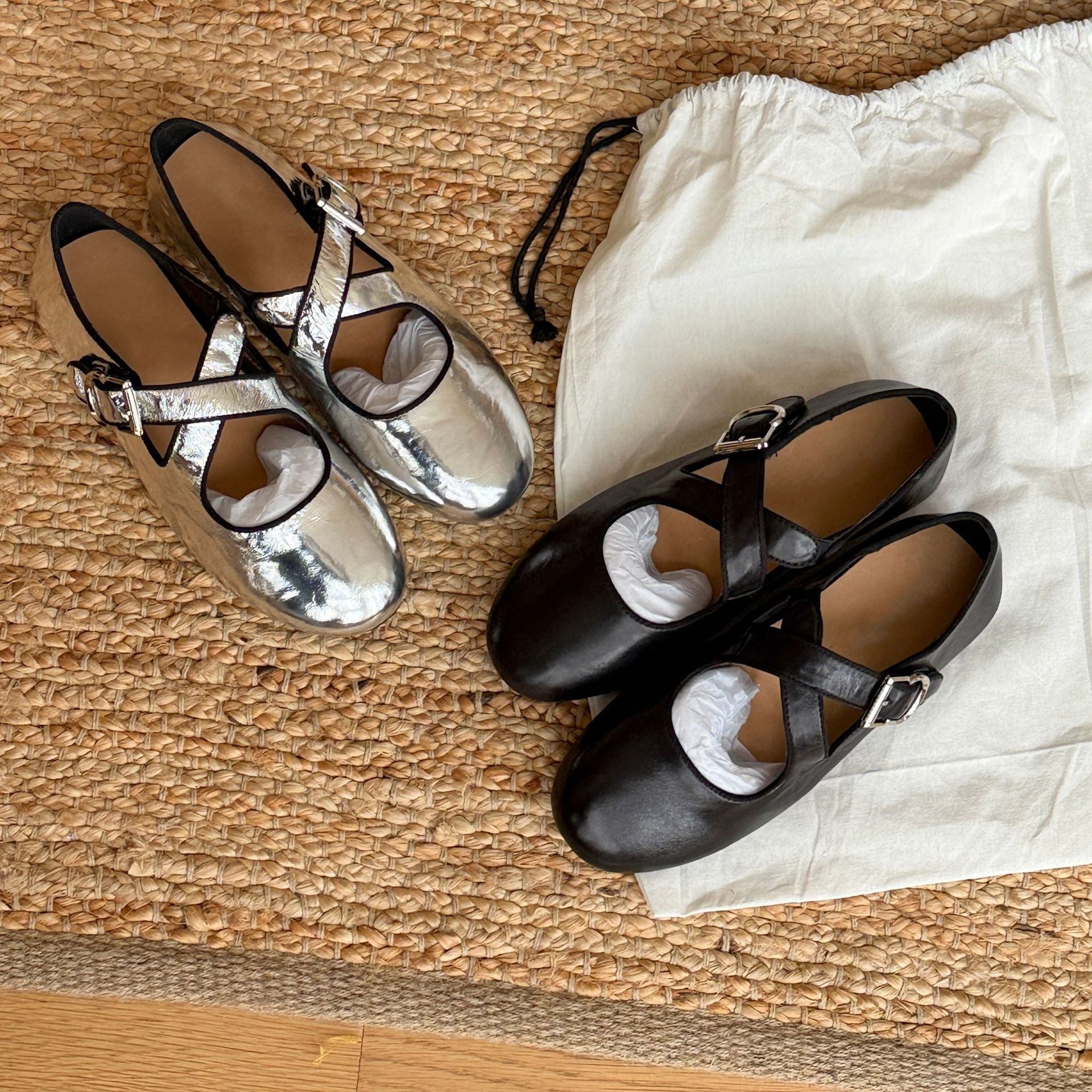 Ballerines élégantes pour femmes avec une bride tendance et une surface en cuir de haute qualité R&B