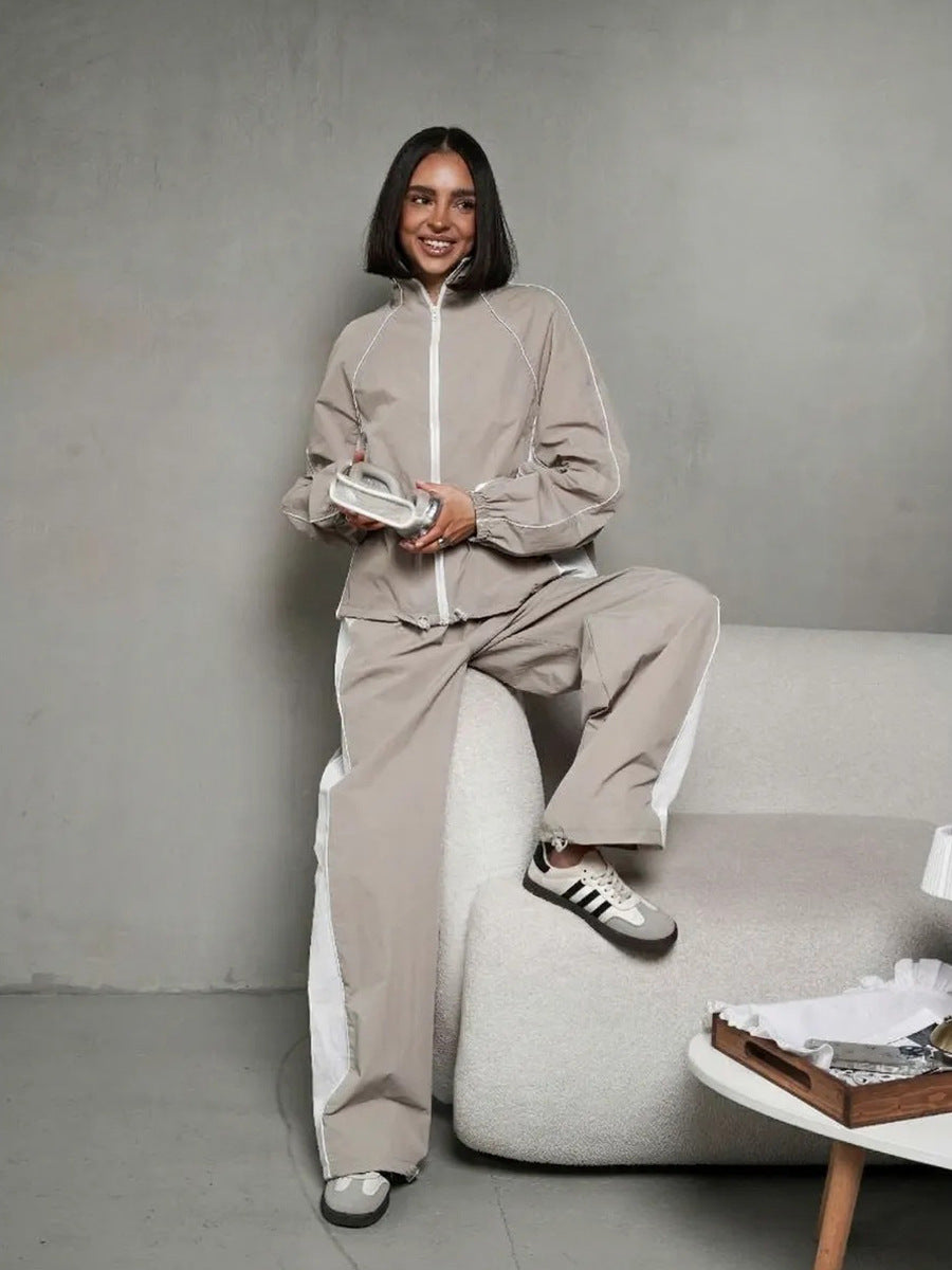 Ensemble de sport élégant pour femmes avec col montant, veste zippée et pantalon à large bande latérale Echo Archiv