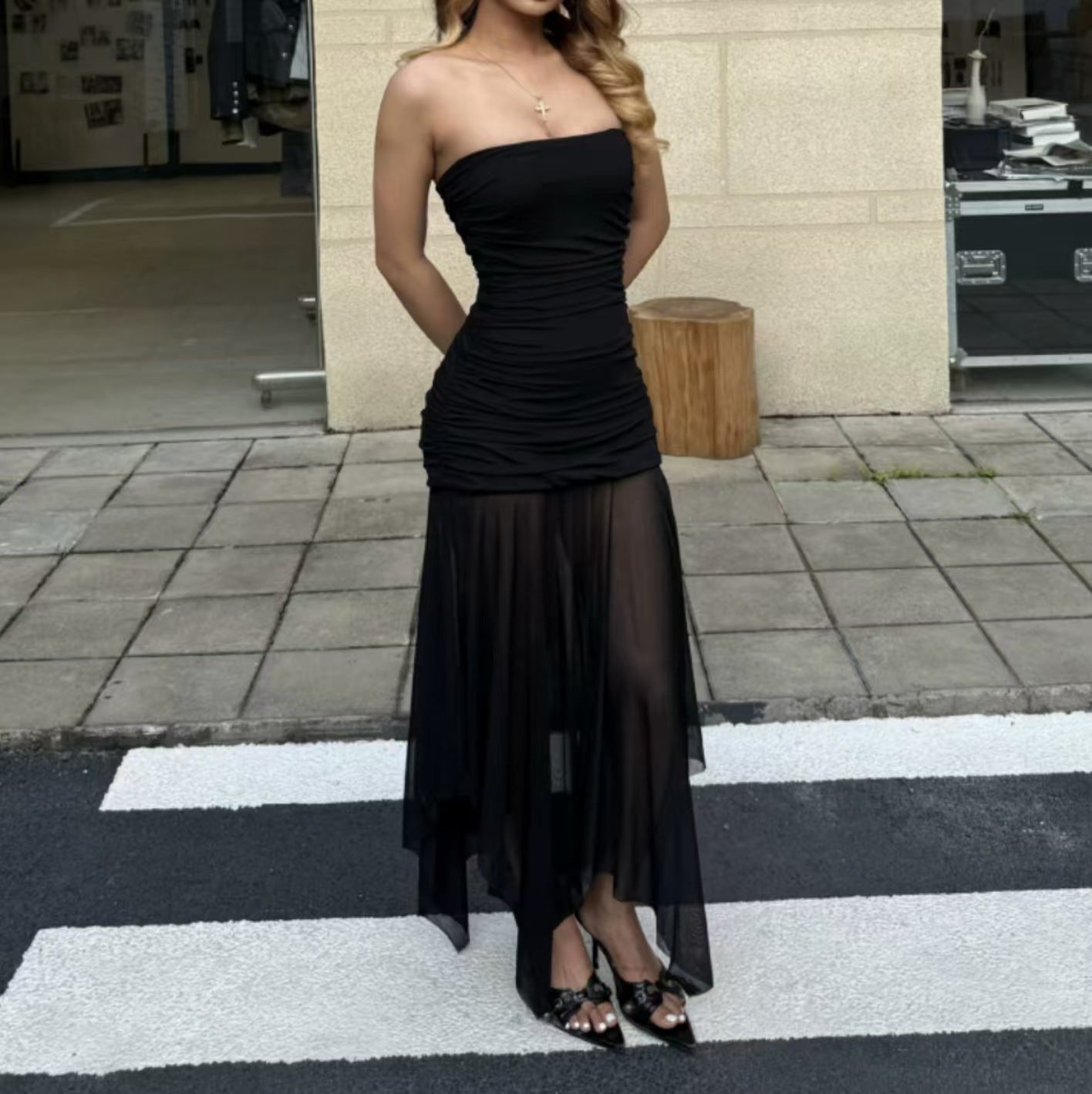 Robe maxi sans manches pour femmes avec élégante fronce et jupe transparente R&B
