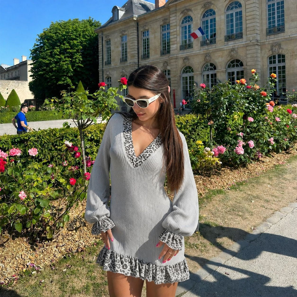 Robe pull mini ajustée pour femmes avec décolleté en V profond, manches ballon longues et volants léopard Echo Archiv