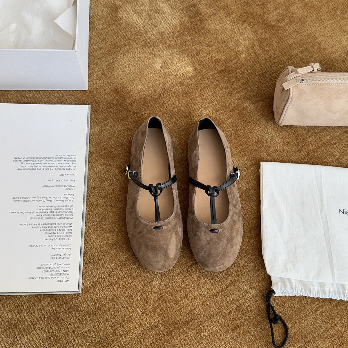 Ballerines Élégantes pour Femmes avec une Bride Tendance en Doux Daim R&B