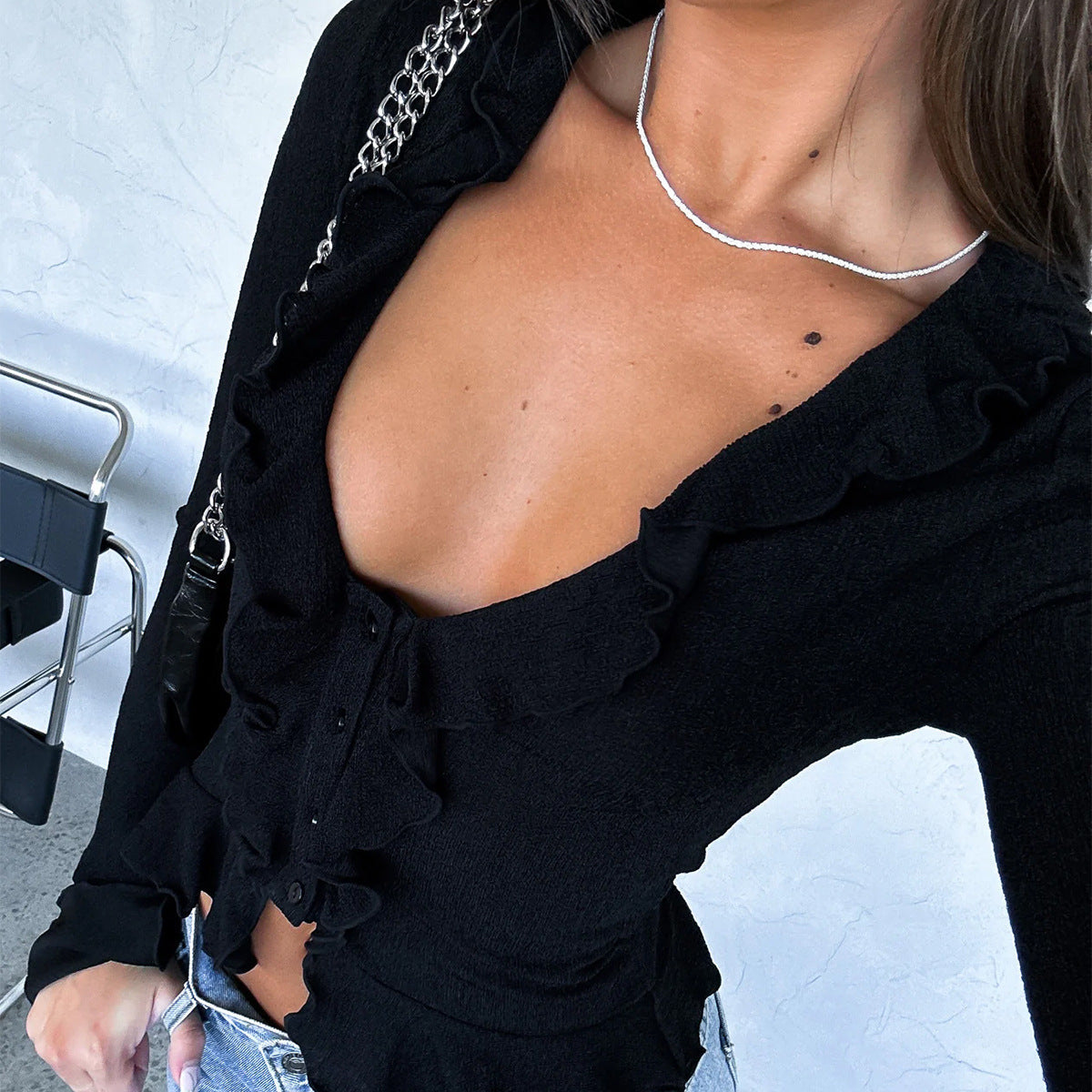 Cardigan en maille fine à volants cintré pour femmes avec lien à nouer, décolleté en V et manches à volants Echo Archiv