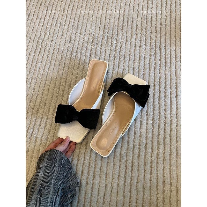 Ballerines élégantes pour femmes avec un délicat détail de nœud R&B