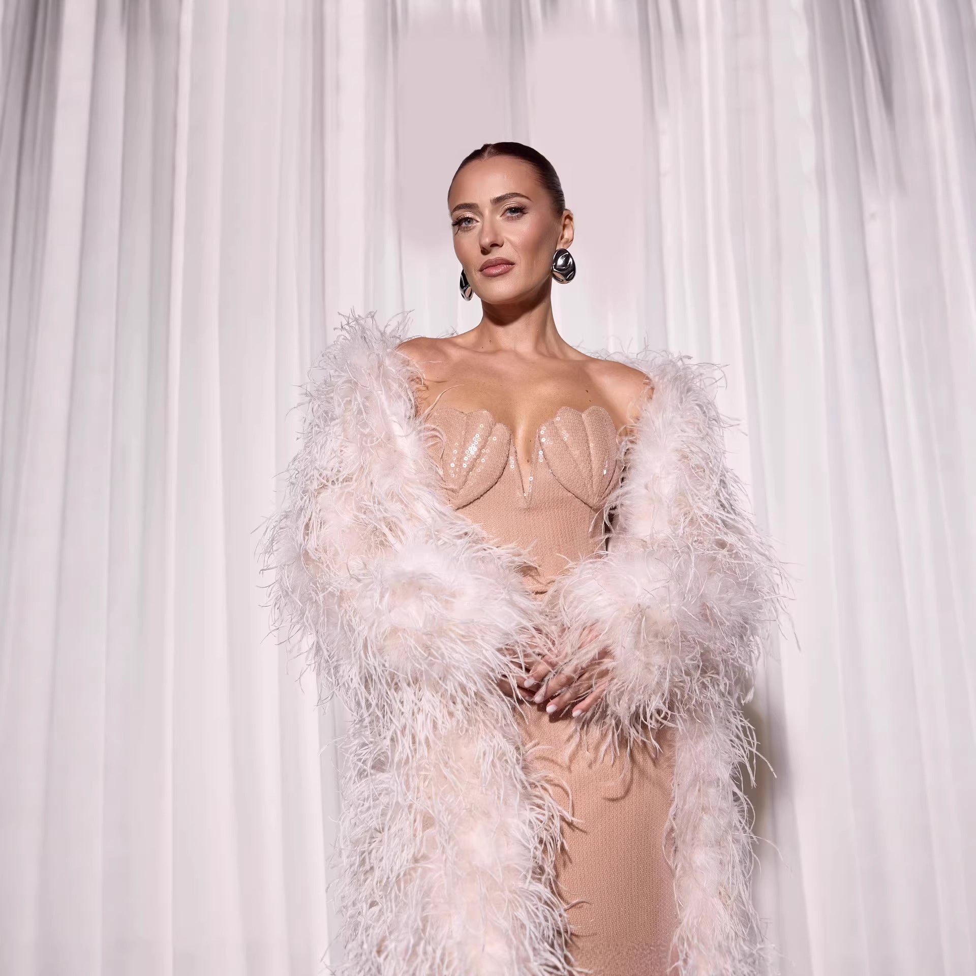 Robe de soirée ajustée pour femmes avec décolleté en cœur et détails élégants Heidi-Mode