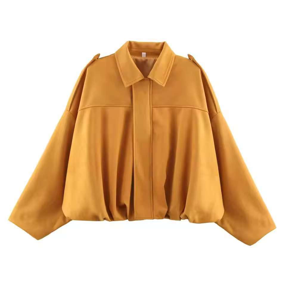 Veste courte pour femmes en coupe oversize avec ourlet ballon et épaulettes