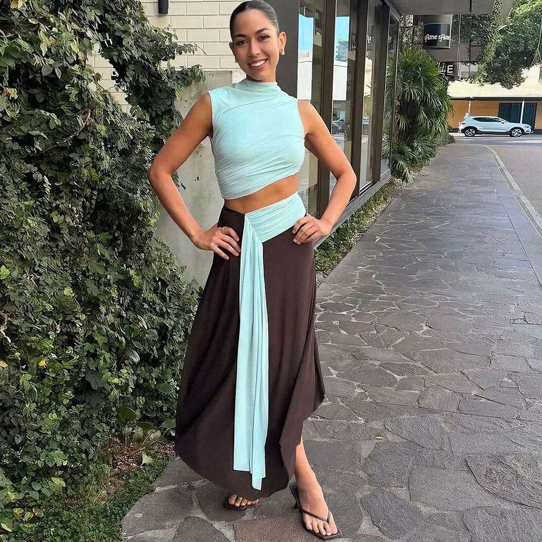 Robe portefeuille pour femmes avec un design de drapage moderne et une coupe élégante R&B