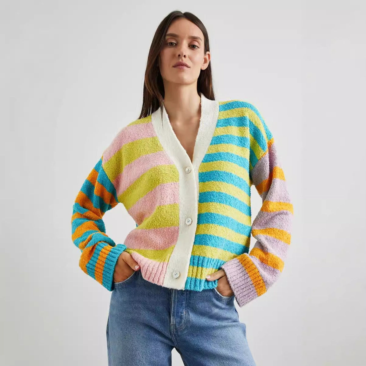 Cardigan en éponge à rayures décontracté pour femmes avec décolleté en V et patte de boutonnage Echoarchiv
