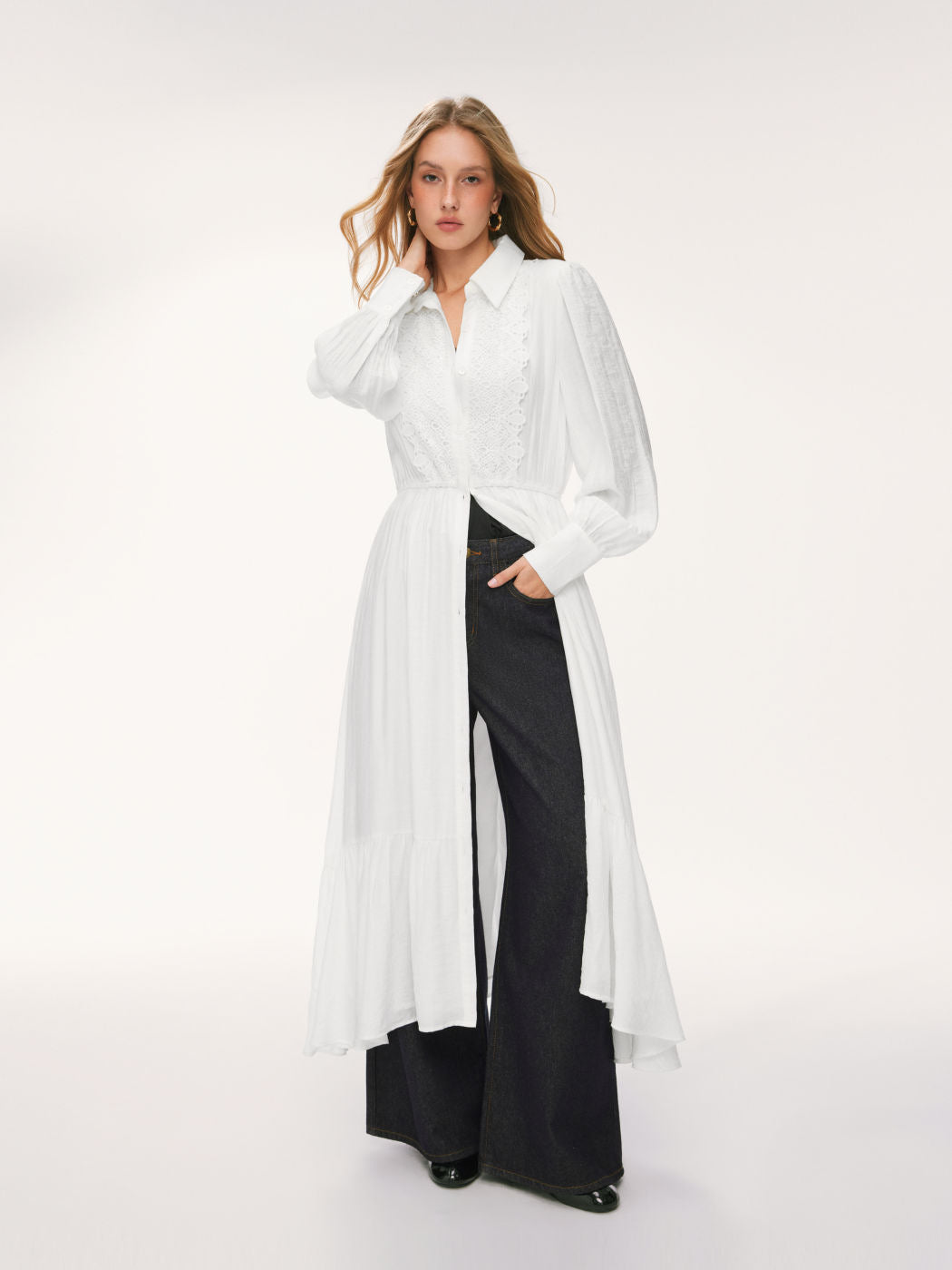 Robe chemise longue pour femmes avec dentelle, taille cintrée et jupe à volants