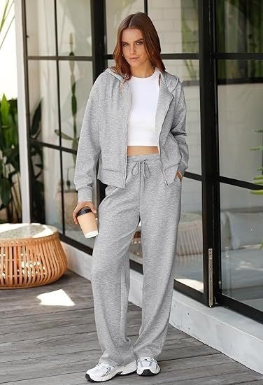 Ensemble de lounge pour femmes en deux parties avec veste à capuche zippée et pantalon large à taille haute en tissu sweat Echo Archiv