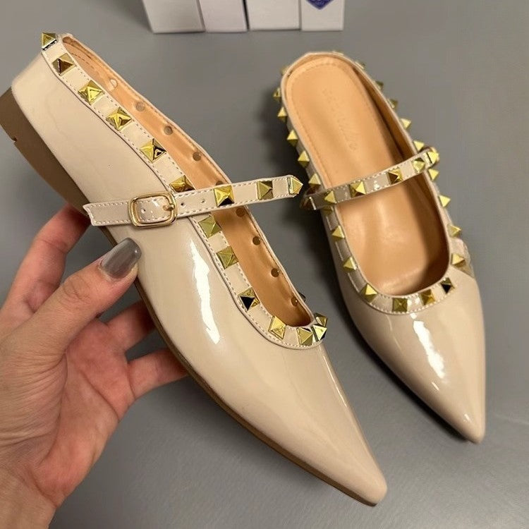 Mules élégantes pour femmes avec des clous dorés R&B