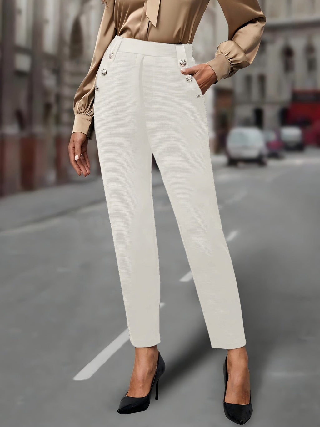 Pantalon de costume taille haute pour femmes avec boutons décoratifs