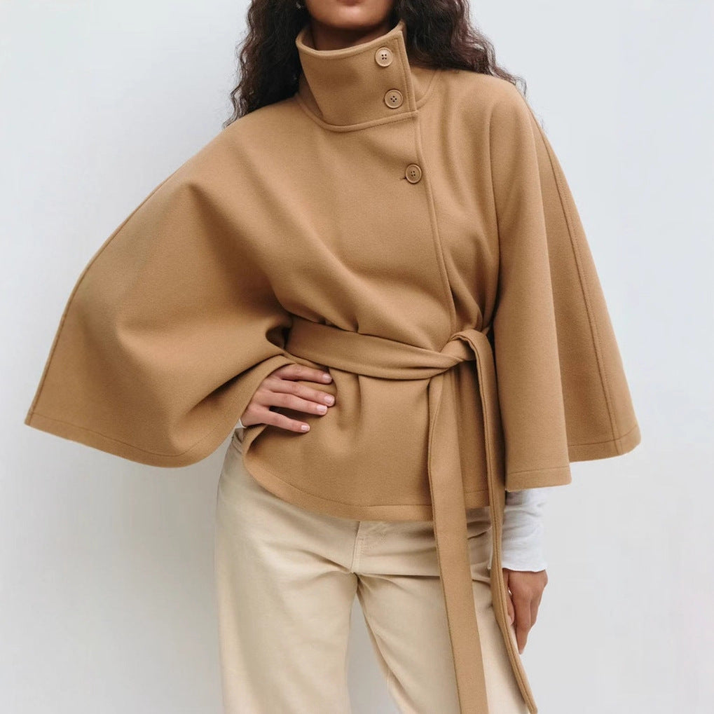 Manteau court pour femmes avec col montant, ceinture cintrée et manches kimono Echoarchiv