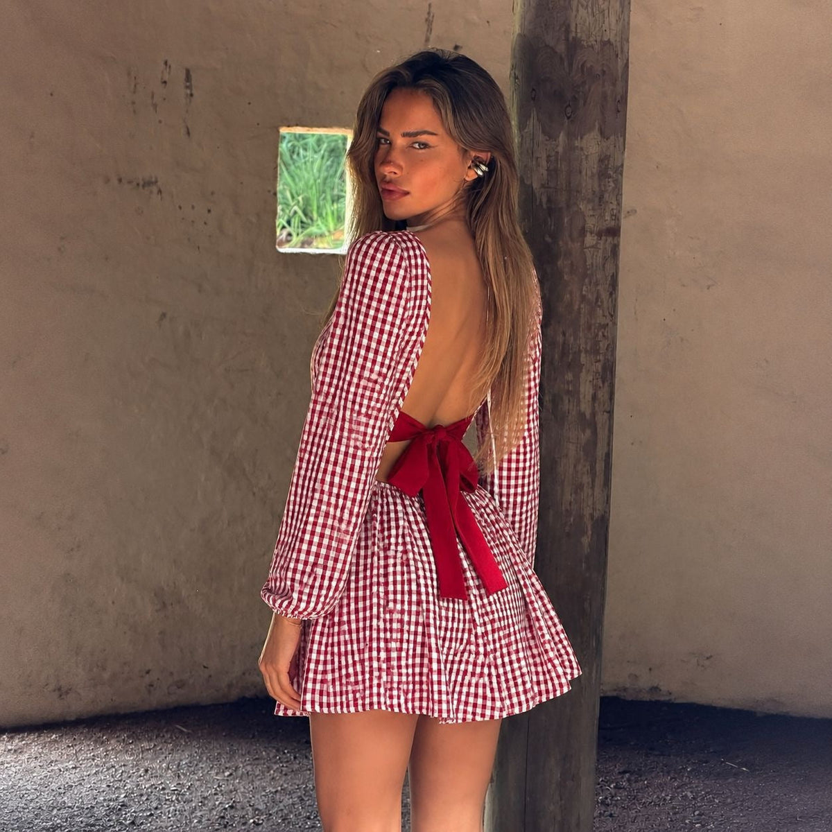 Robe mini ajustée à carreaux Vichy pour femmes avec manches longues, couture cintrée et jupe volumineuse Echo Archiv