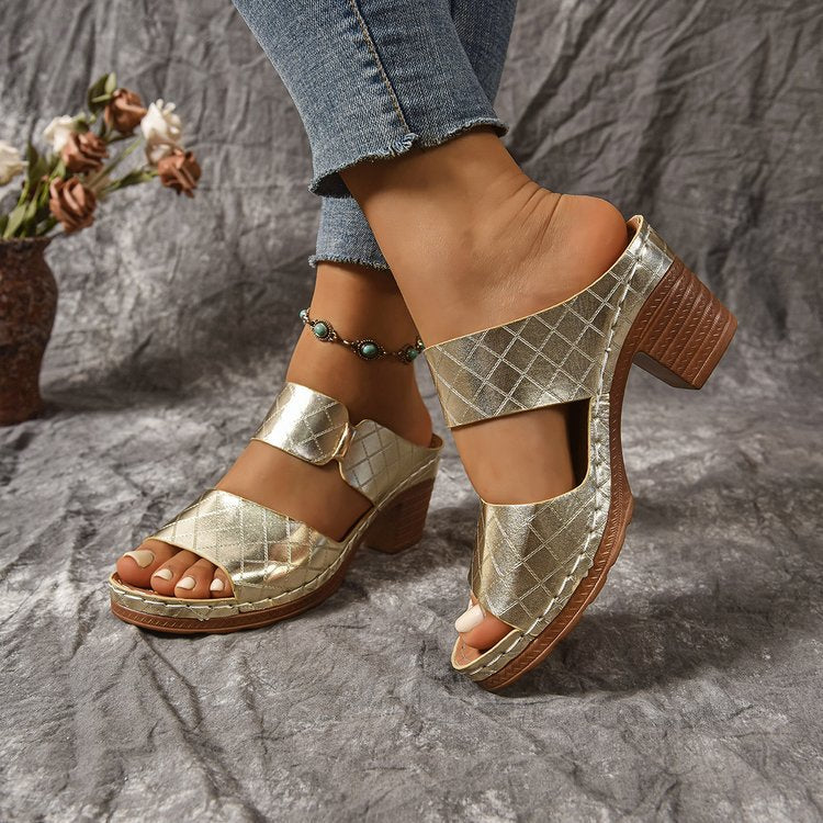 Sandales compensées pour femmes avec une structure de sangles confortable et un design à la mode R&B