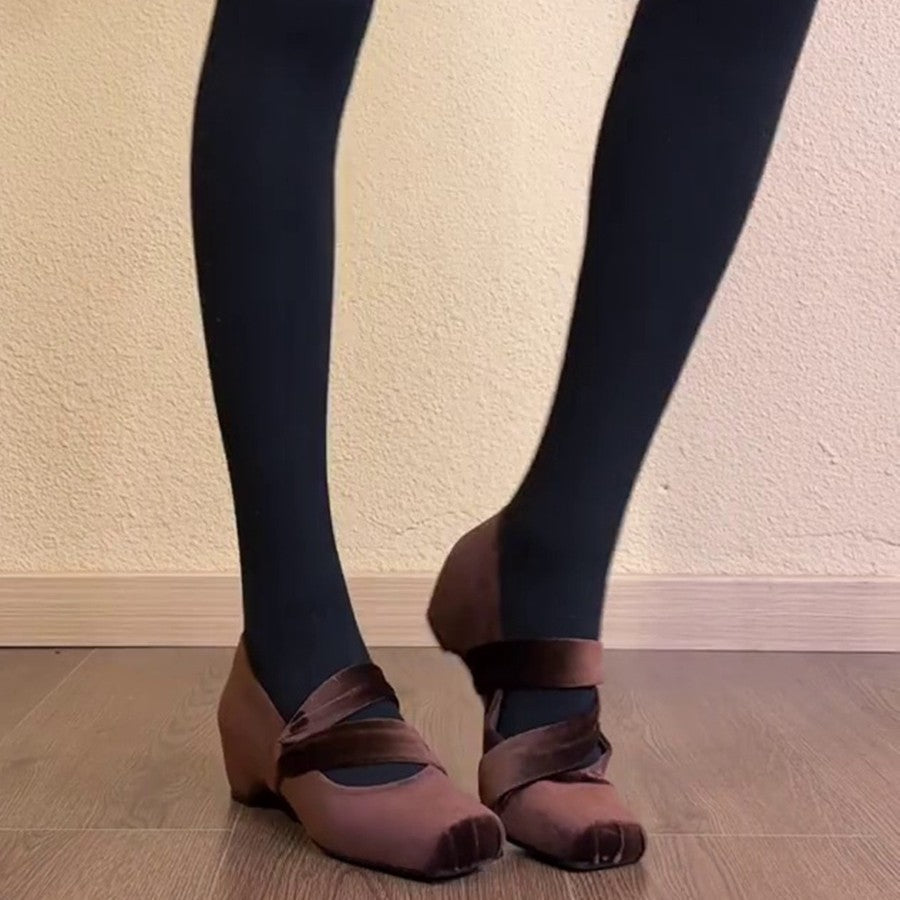 Chaussons élégants et confortables pour femmes avec un design de lanières à la mode R&B