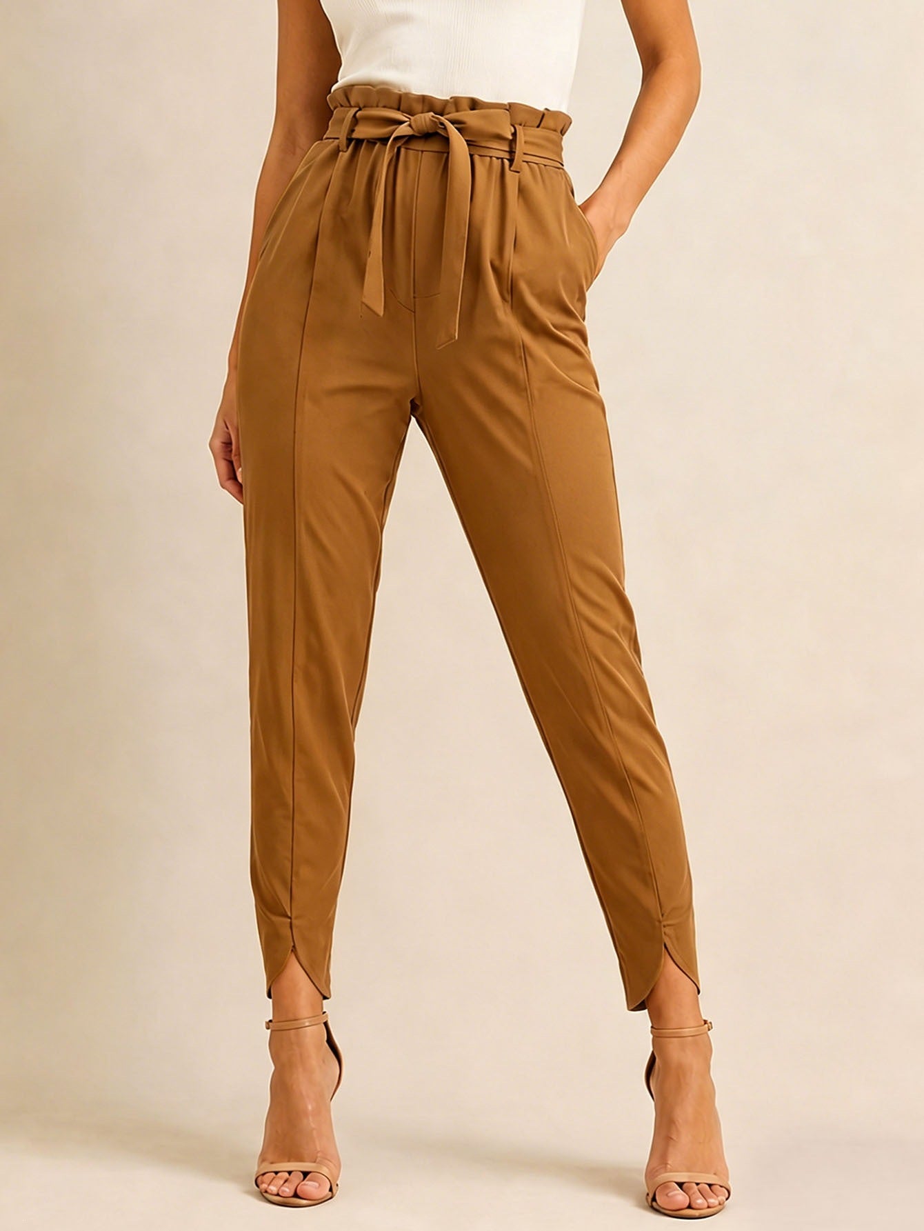 Pantalon paperbag taille haute pour femmes avec ceinture à nouer et finition cheville fendue Echo Archiv