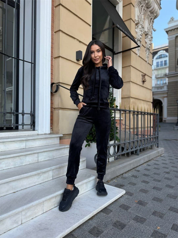 Ensemble lounge en velours doux pour femmes avec sweat à capuche et jogging tapered Echo Archiv