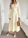 Robe midi romantique pour femmes avec taille corset, décolleté carré et manches volumineuses Echo Archiv