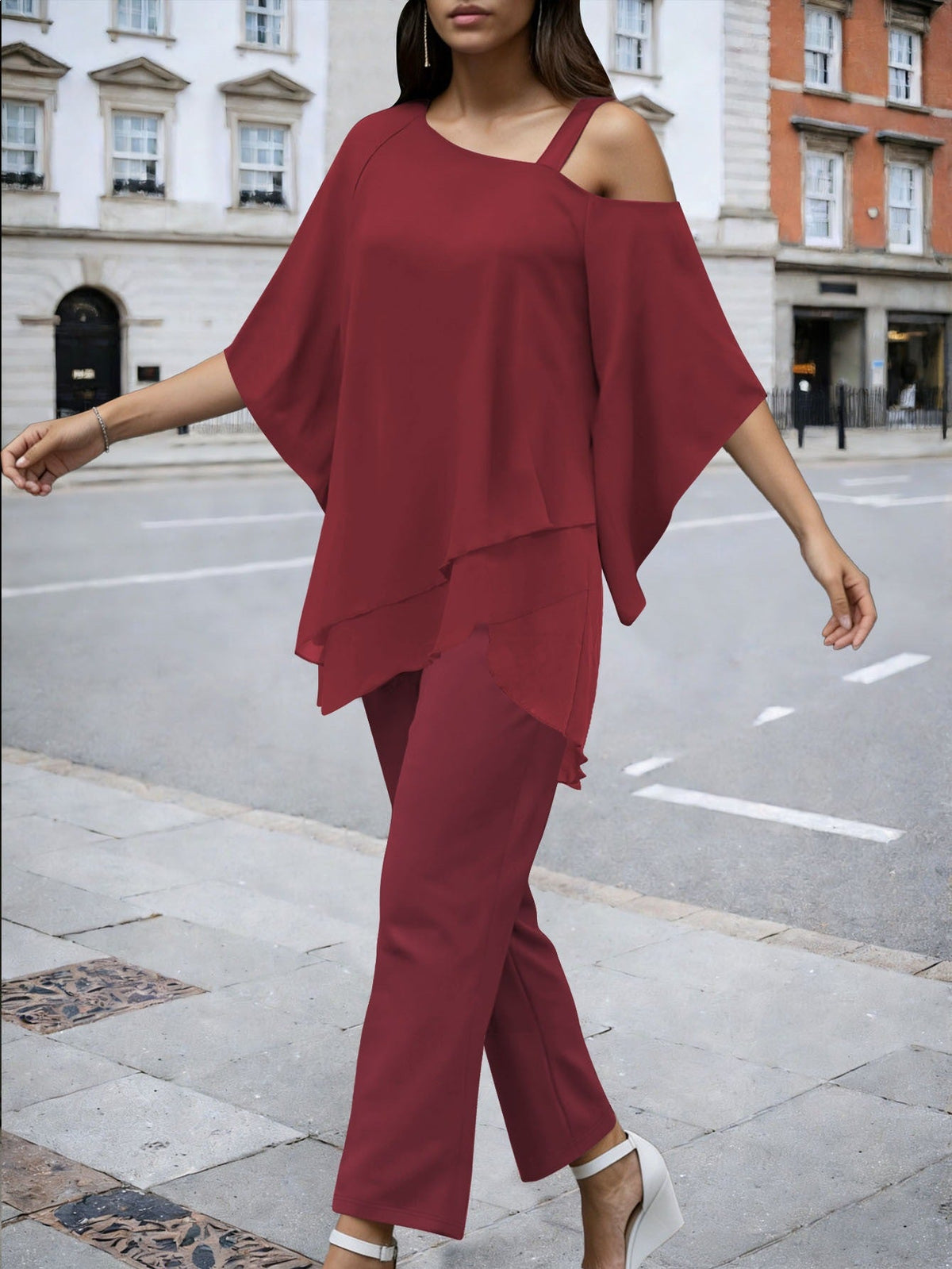 Blouse à couches pour femmes avec bretelles asymétriques et volant asymétrique Echoarchiv