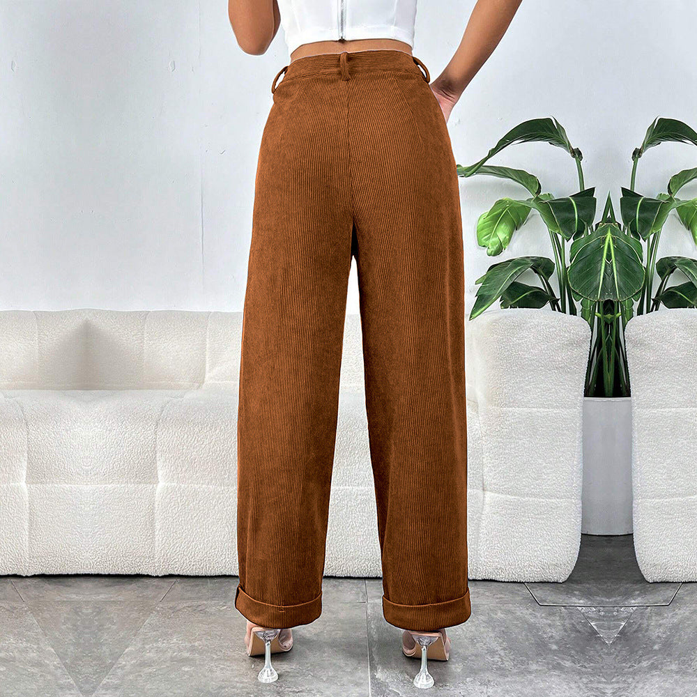 Pantalon en velours côtelé taille haute pour femmes avec jambe large, plis à la taille et ourlet retourné