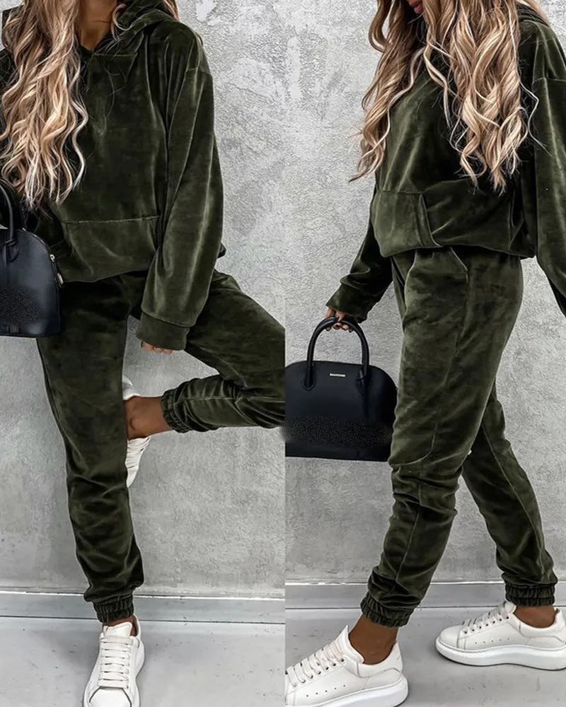 Ensemble de lounge en velours pour femmes avec un pull à capuche douillet et un jogging fuselé Echo Archive