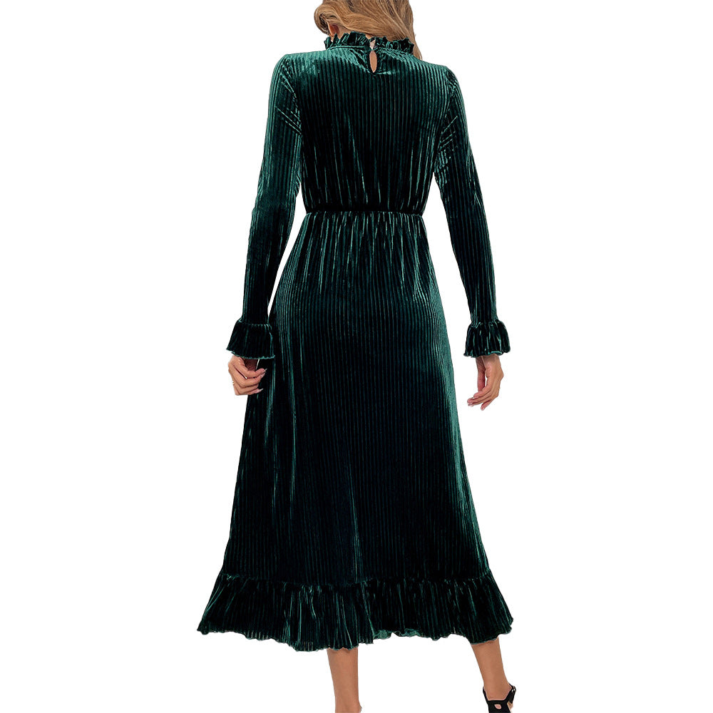 Robe midi en velours plissé avec col montant, taille froncée et ourlet volant