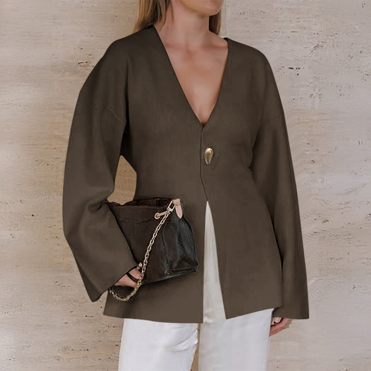 Cardigan fin ajusté pour dames avec décolleté en V, bouton décoratif et fente frontale Echo Archiv
