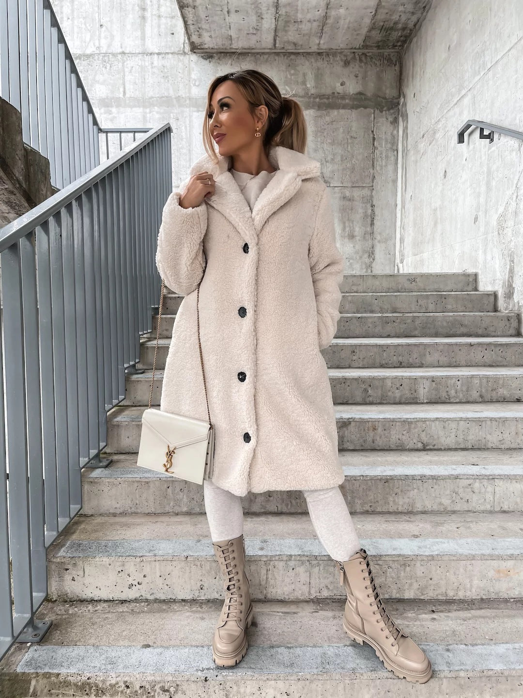 Manteau long en Teddy Faux-Shearling à boutons pour femmes avec col à revers Echoarchiv