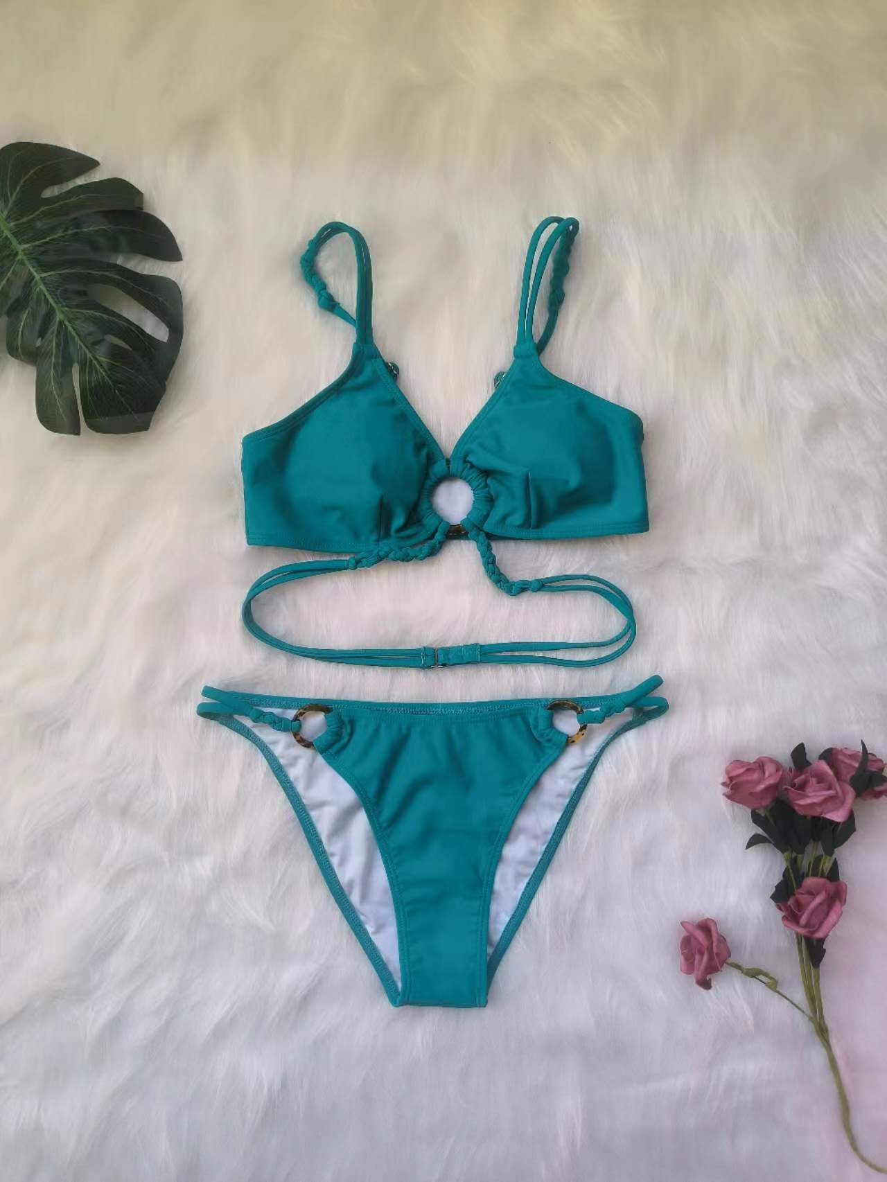 Bikini triangle pour femmes avec détails de nœud créatifs R&B