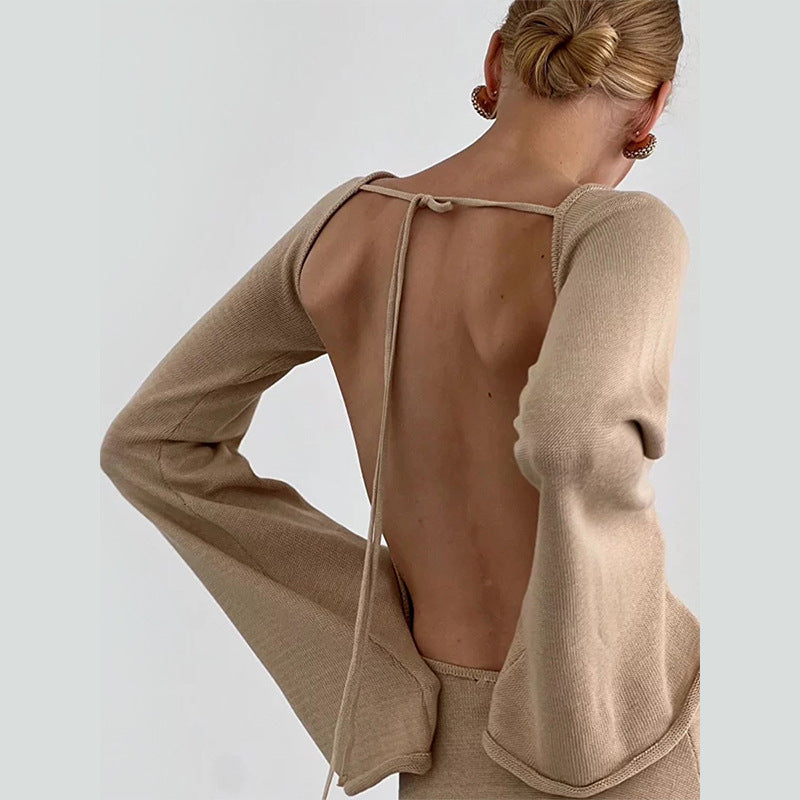 Robe mini en maille fine ajustée pour femmes avec manches trompettes Echoarchiv