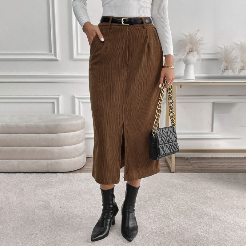 Jupe mi-longue en velours côtelé pour femmes avec taille haute, poches latérales et fente centrale Echoarchiv