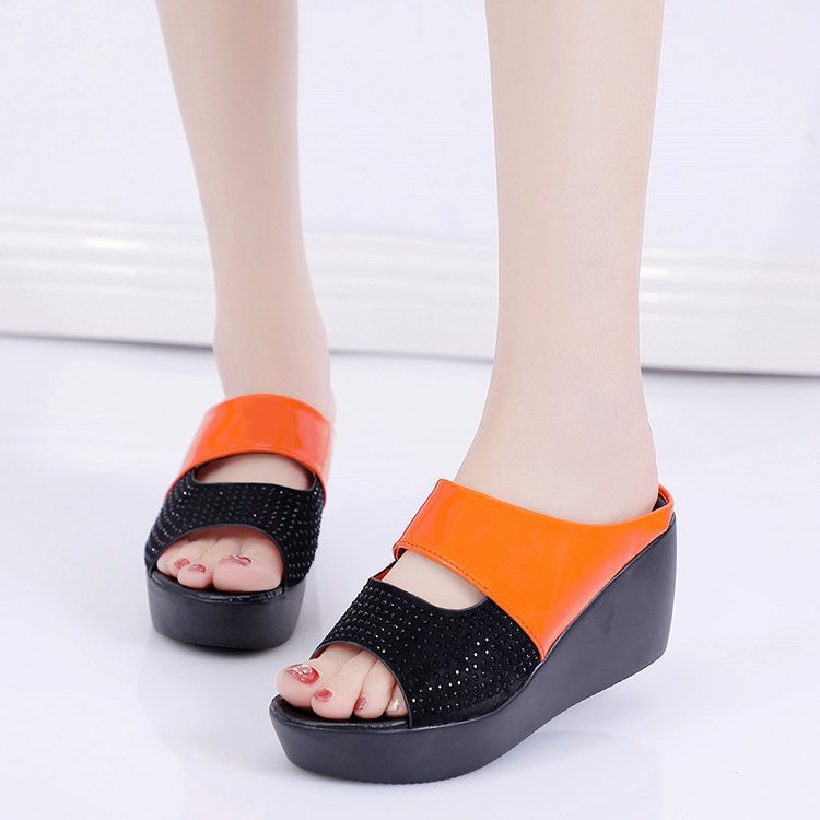 Sandales compensées pour femmes avec semelle amortissante confortable et décoration élégante R&B