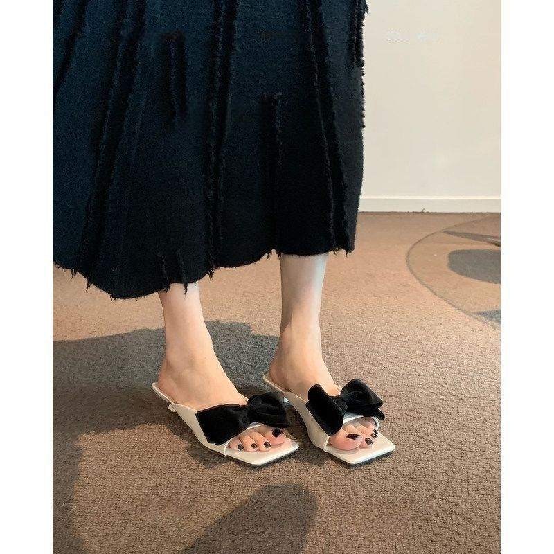 Ballerines élégantes pour femmes avec un délicat détail de nœud R&B